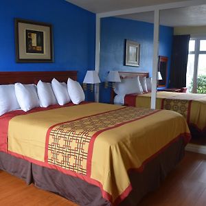 Zimmer mit Kingsize-Bett